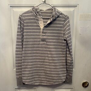 G.H. Bass & Co. Heather Gray and Cream Knit Top